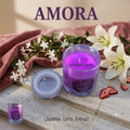 Una vela que envuelve tus espacios en una atmósfera romántica, delicada y dulce. La elegancia floral del jazmín y el lirio se mezcla con el toque jugoso y encantador de la fresa, creando un aroma sofisticado que transmite calma, feminidad y calidez.
Perfecta para acompañar tus momentos de descanso, consentirte después de un día largo o llenar tu hogar de una sensación acogedora y encantadora.

💖 Sensación: Dulce, floral y envolvente
🕯️ Amora Candle — Un aroma que enamora 
