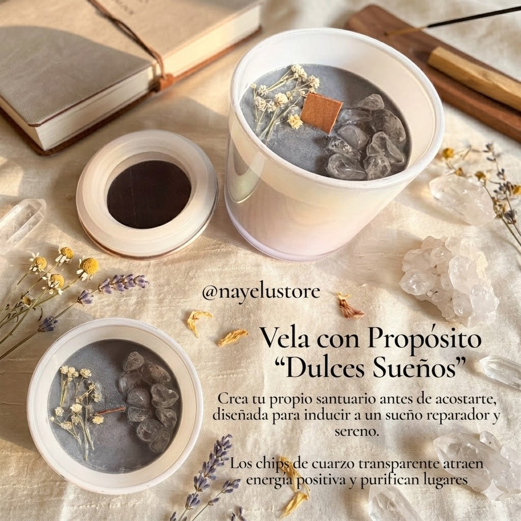 Prepara un ambiente de calma y relajación antes de dormir con la Vela Dormilona🌙😴. Decorada con cuarzo transparente y con la fragancia suave y tranquilizadora del palo santo y el sándalo, esta vela crea un espacio purificado y lleno de paz.

Esta vela te ayudará a crear el momento de tranquilidad perfecto antes de acostarte, propiciando un descanso reparador.

IMPORTANTE: No dejes la vela encendida mientras duermes ya que puede ser peligroso. Úsala ANTES de dormir.

Hecha a mano con cera de soja, sin para